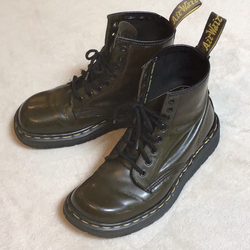 Dr Martens vintage combat boots made in England size 6.